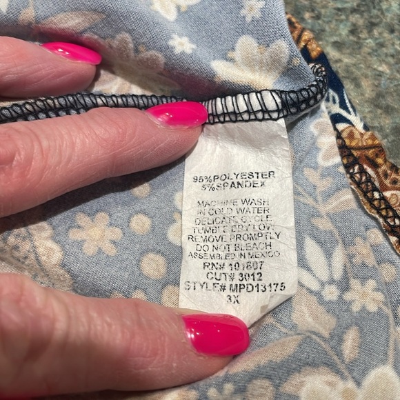 Espresso 3X V neck criss cross front tunic floral abstract Aztec print - Picture 9 of 10